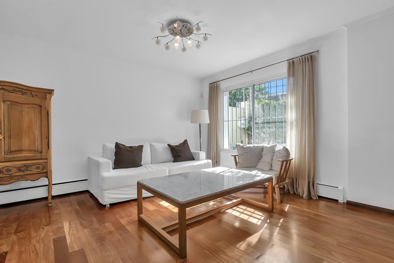 3-bedroom house for sale in Lomas de San Isidro. Pool and garden