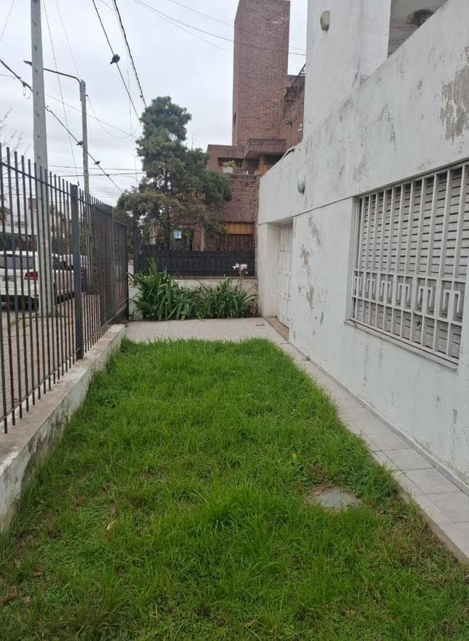 3-Bedroom House for Renovation—Lomas de San Martín: Great Potential!