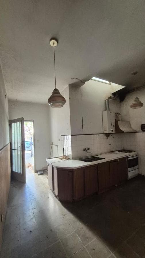 GREAT INVESTMENT! HOUSE IN NEED OF RENOVATION, SAN VICENTE NEIGHBORHOOD