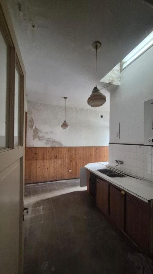 GREAT INVESTMENT! HOUSE IN NEED OF RENOVATION, SAN VICENTE NEIGHBORHOOD