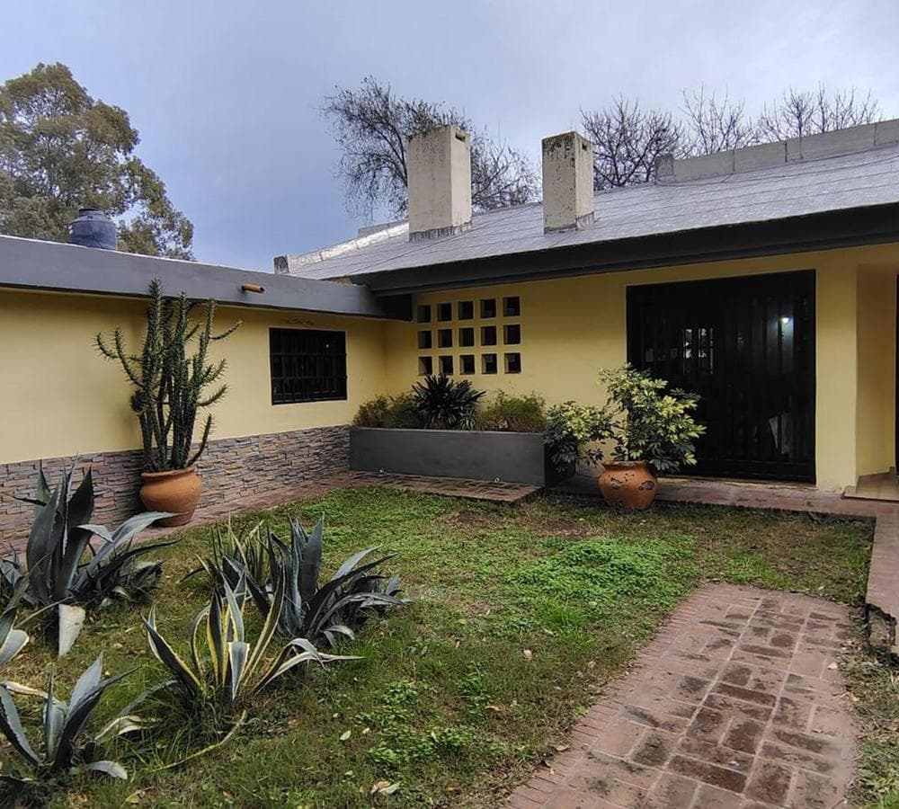 HOUSE FOR SALE IN THE NORTHERN AREA OF GRANJA DE FUNES, CORDOBA