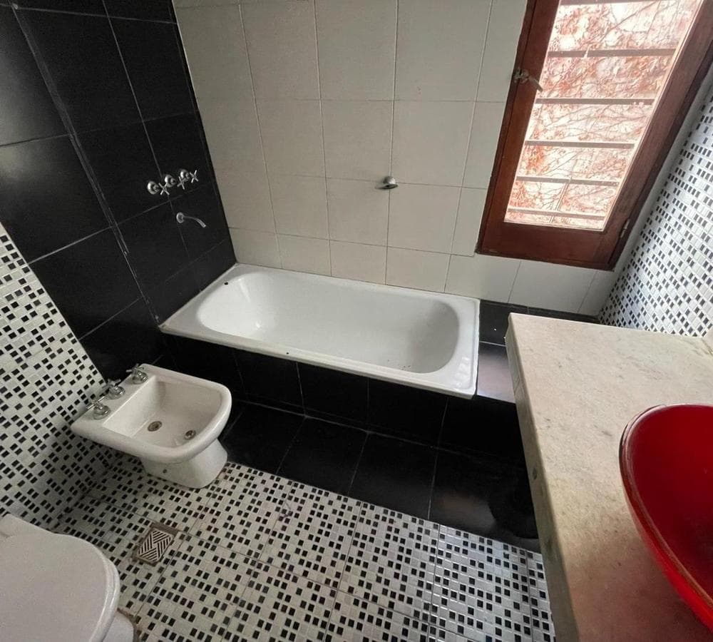 HOUSE | 3 BEDROOMS | SUITABLE FOR A BUSINESS | ARGUELLO NEIGHBORHOOD