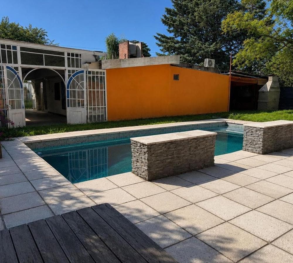3-BEDROOM HOUSE FOR SALE WITH A POOL IN VILLA ALLENDE