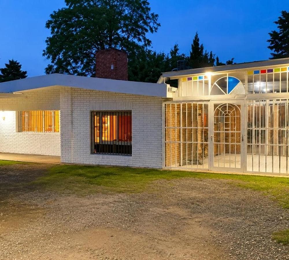 3-BEDROOM HOUSE FOR SALE WITH A POOL IN VILLA ALLENDE