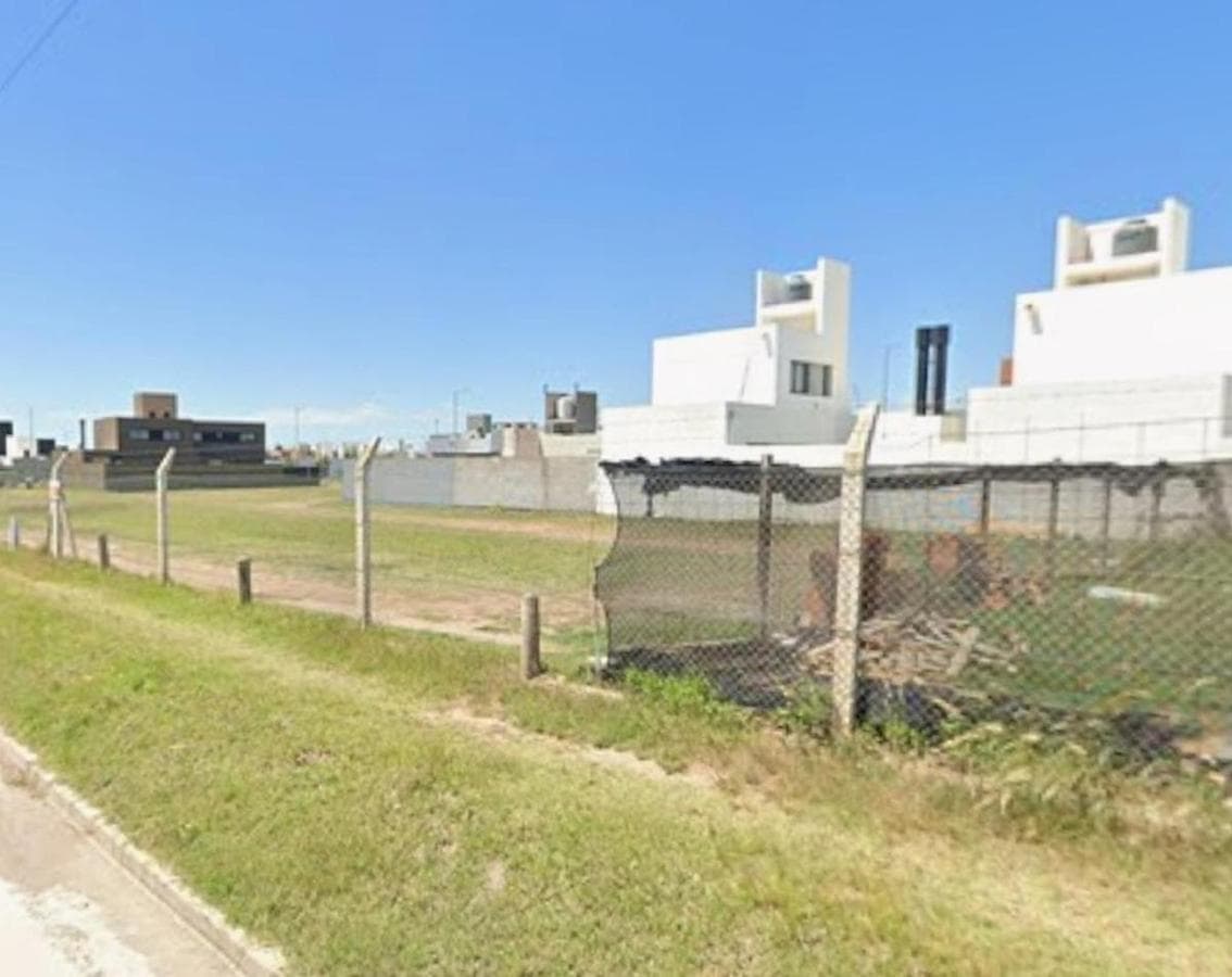 LAND FOR SALE IN SAN IGNACIO VILLAGE, USHUAIA STREET