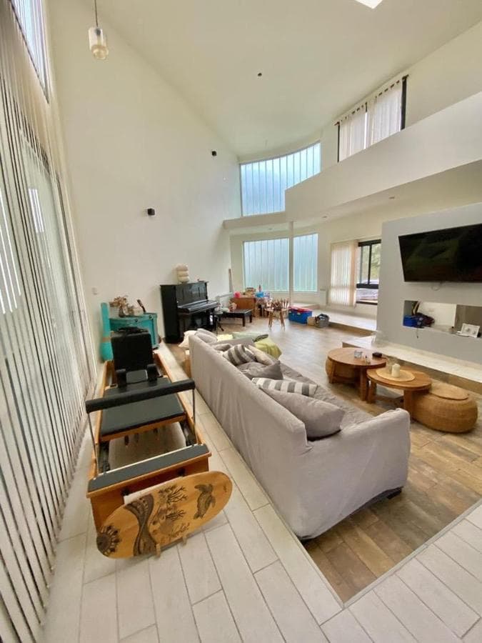 House on a spacious lot with a pool and potential for expansion