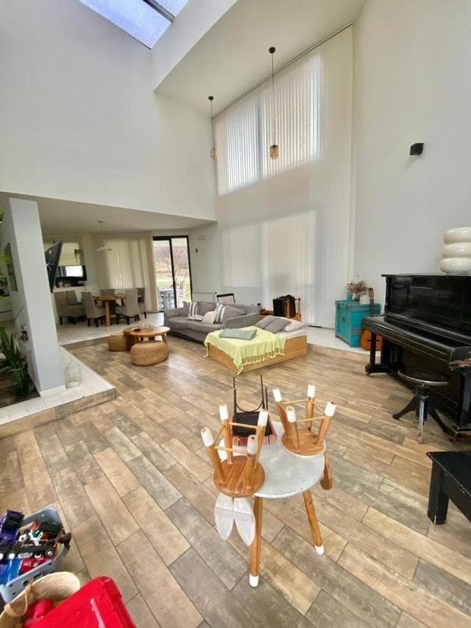House on a spacious lot with a pool and potential for expansion