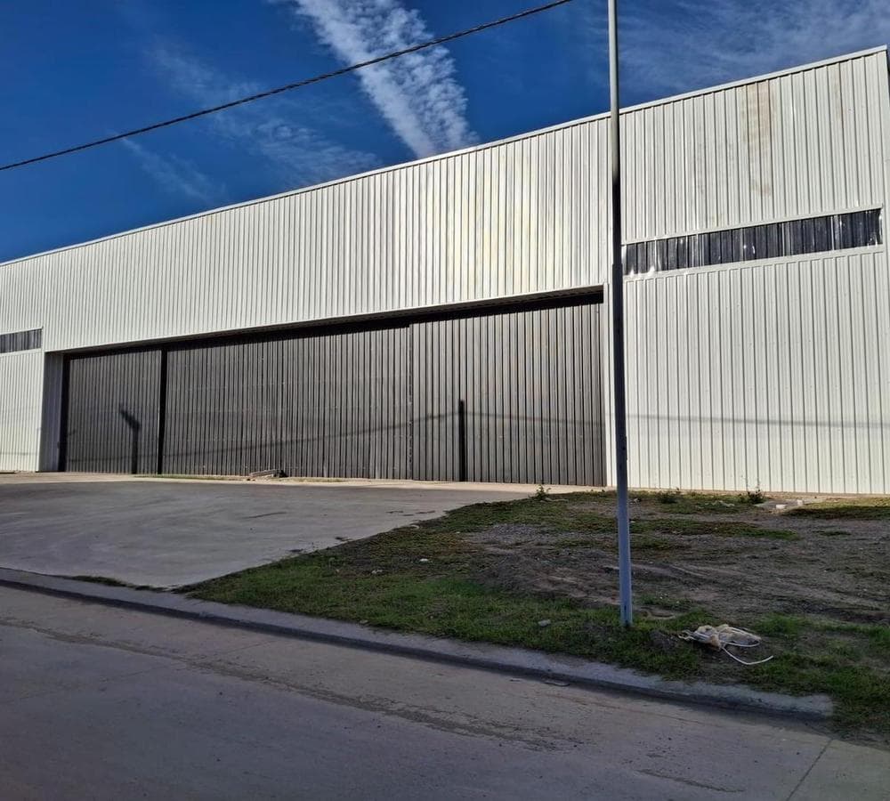 INDUSTRIAL WAREHOUSE FOR RENT IN THE POLO 52 INDUSTRIAL PARK, 920 MTS