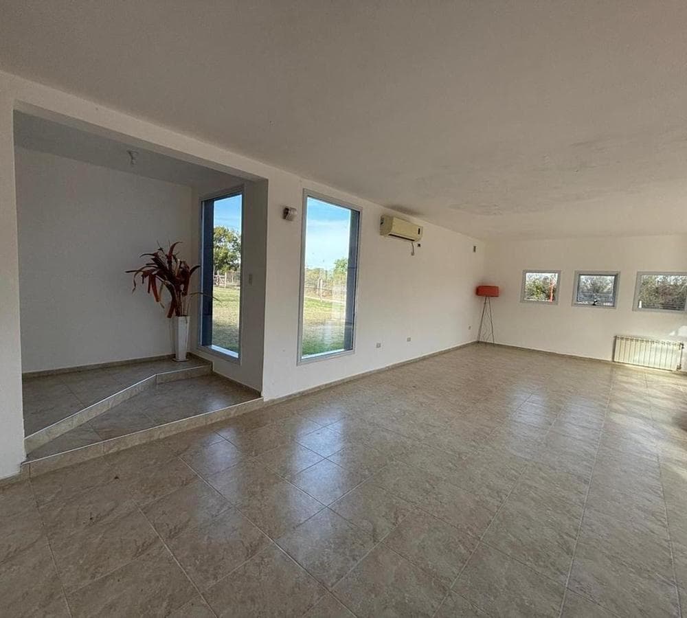 3-BEDROOM HOUSE FOR SALE IN COUNTRY CAUSANA