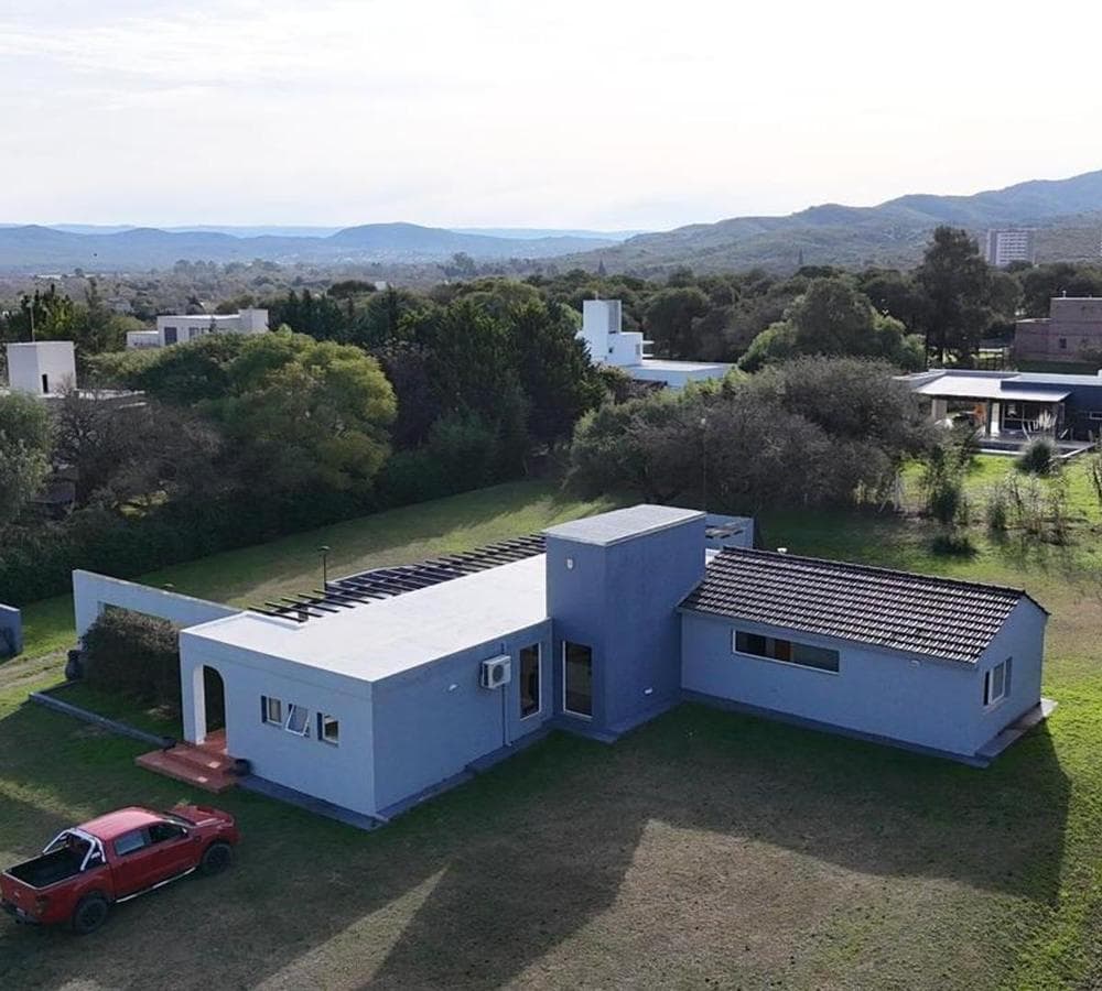3-BEDROOM HOUSE FOR SALE IN COUNTRY CAUSANA