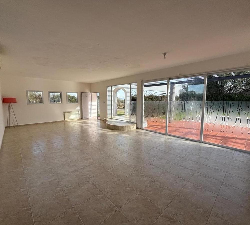 3-BEDROOM HOUSE FOR SALE IN COUNTRY CAUSANA