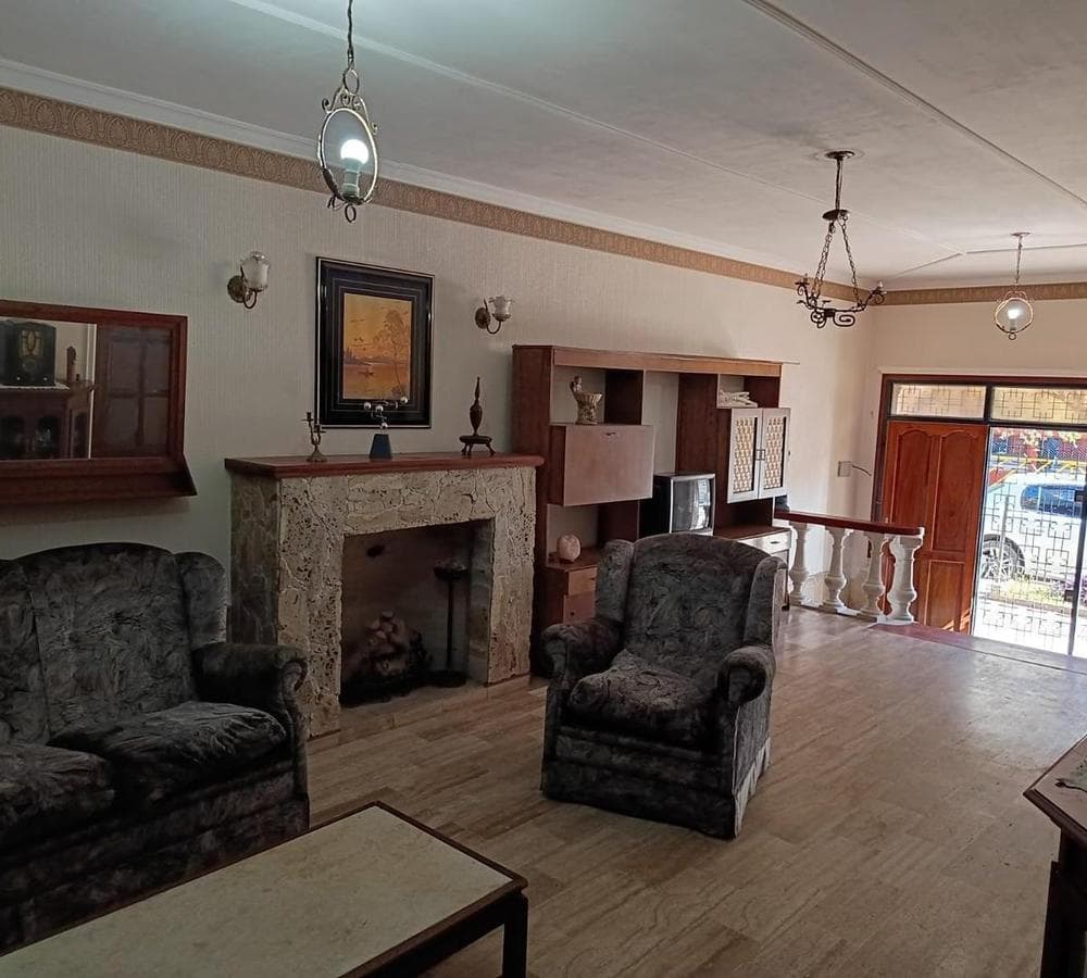 House for sale in the Nuevo Centro Shopping area. Two parking spaces and a patio.