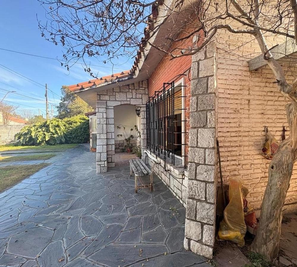 Chalet-style house for sale in the Puente Blanco neighborhood