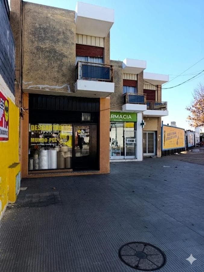 1,000 m² Mixed-Use Real Estate Development - Ideal for Investors on Route 20