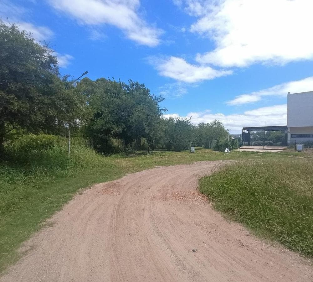 LAND FOR SALE: 800 meters, Villa Catalina, Phase 1