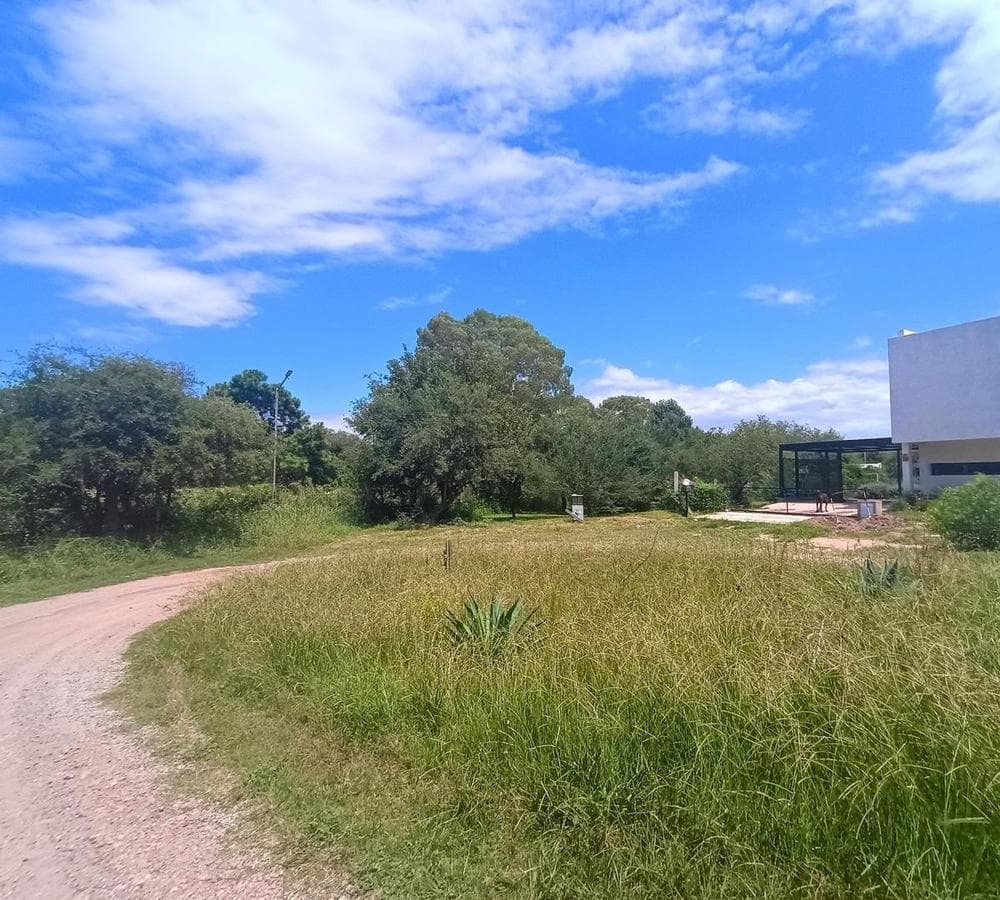 LAND FOR SALE: 800 meters, Villa Catalina, Phase 1