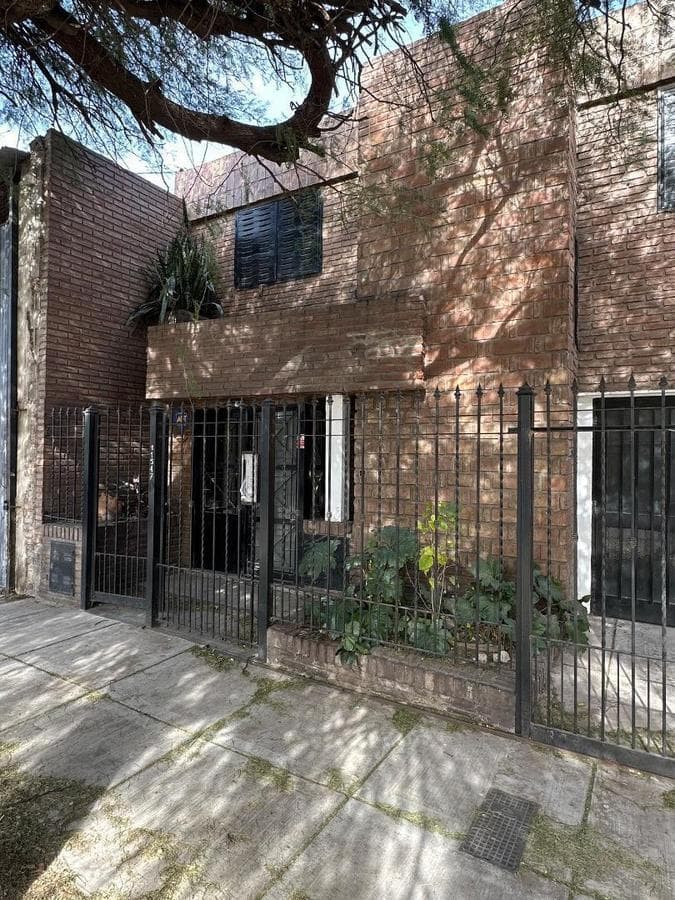 HOUSE FOR SALE IN THE CUPANI NEIGHBORHOOD