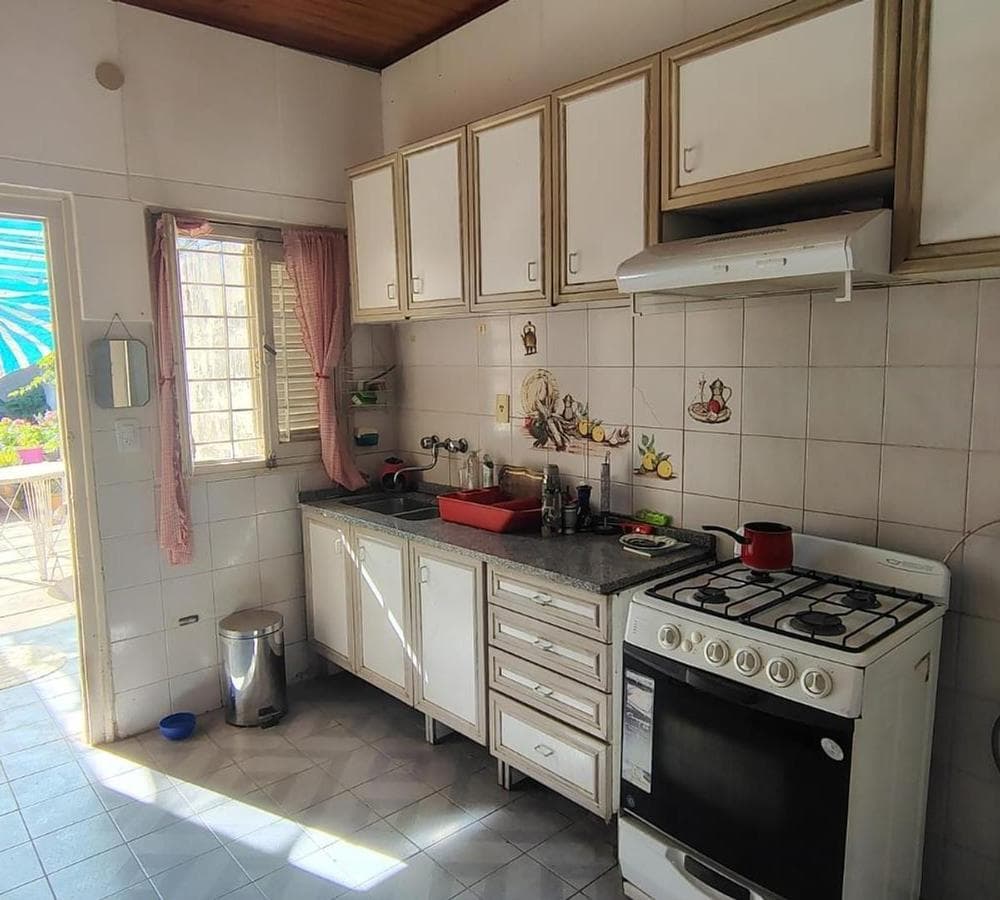 3-BEDROOM HOUSE FOR SALE IN ALTAMIRA