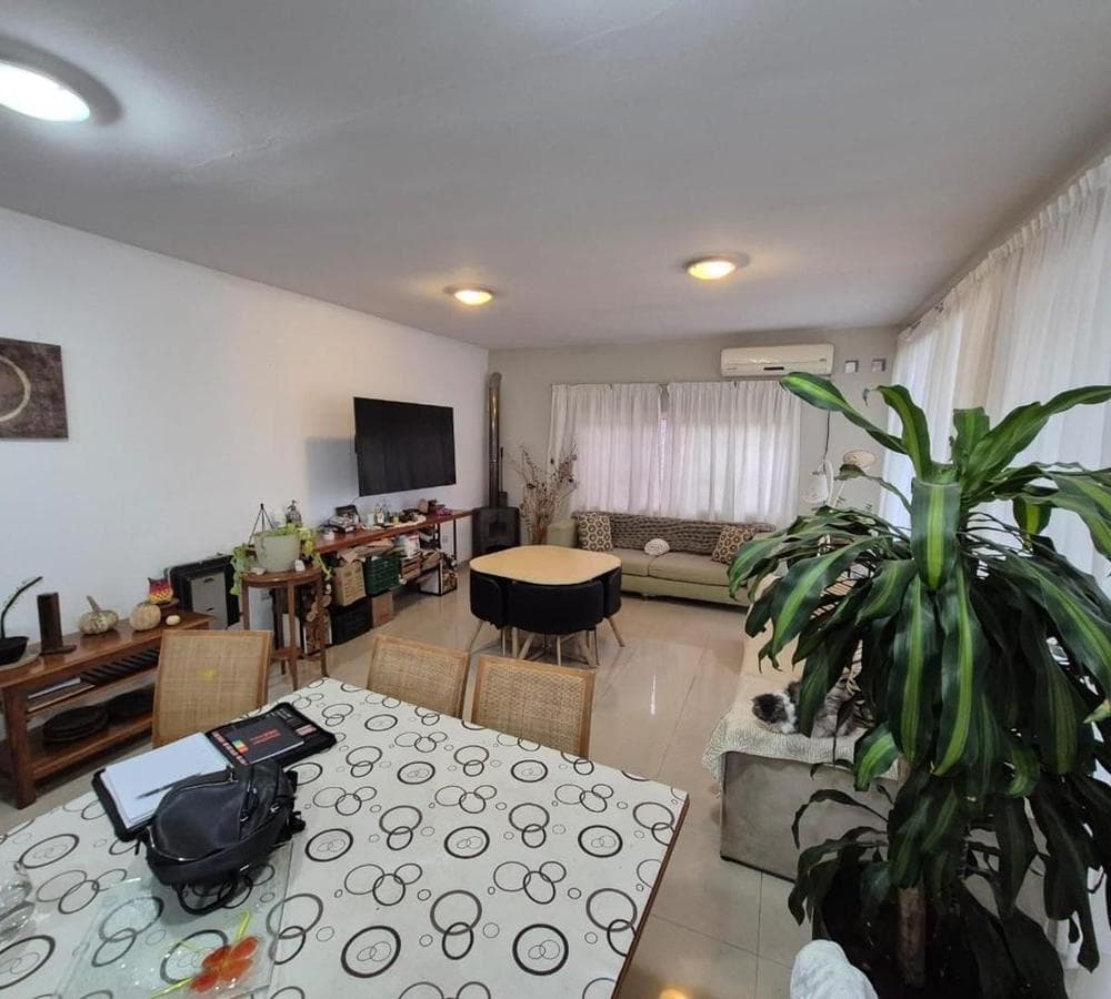 4-BEDROOM HOUSE FOR SALE IN LOS CAROLINOS