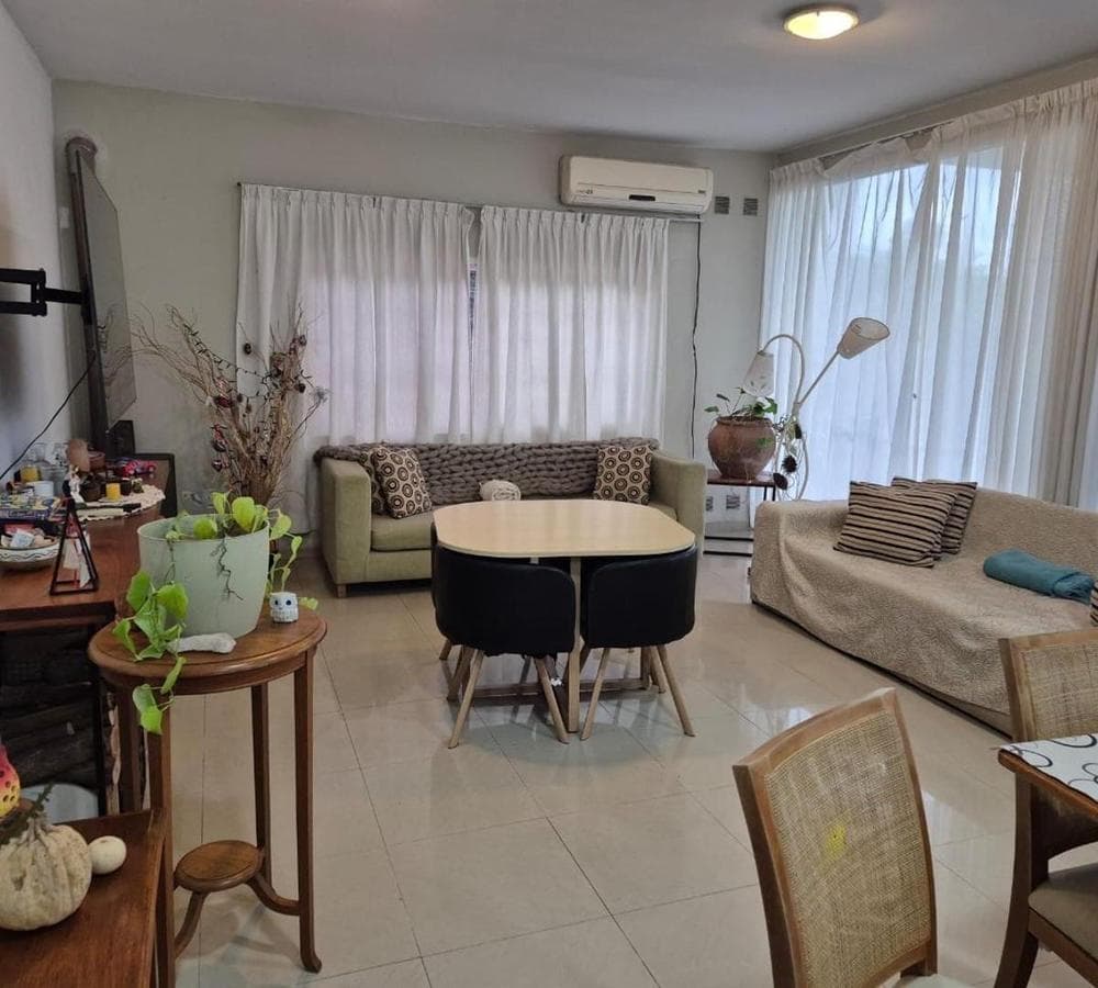 4-BEDROOM HOUSE FOR SALE IN LOS CAROLINOS
