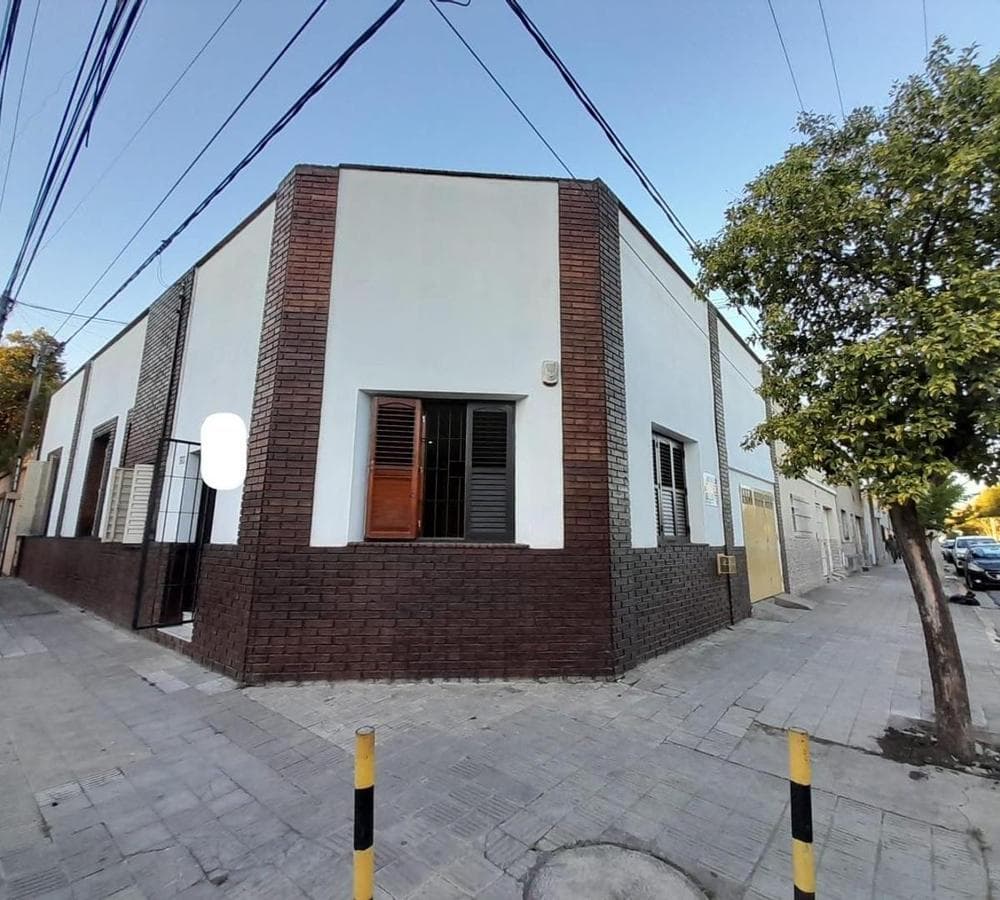 HOUSE FOR SALE IN THE PUEYRREDON NEIGHBORHOOD—3 BEDROOMS