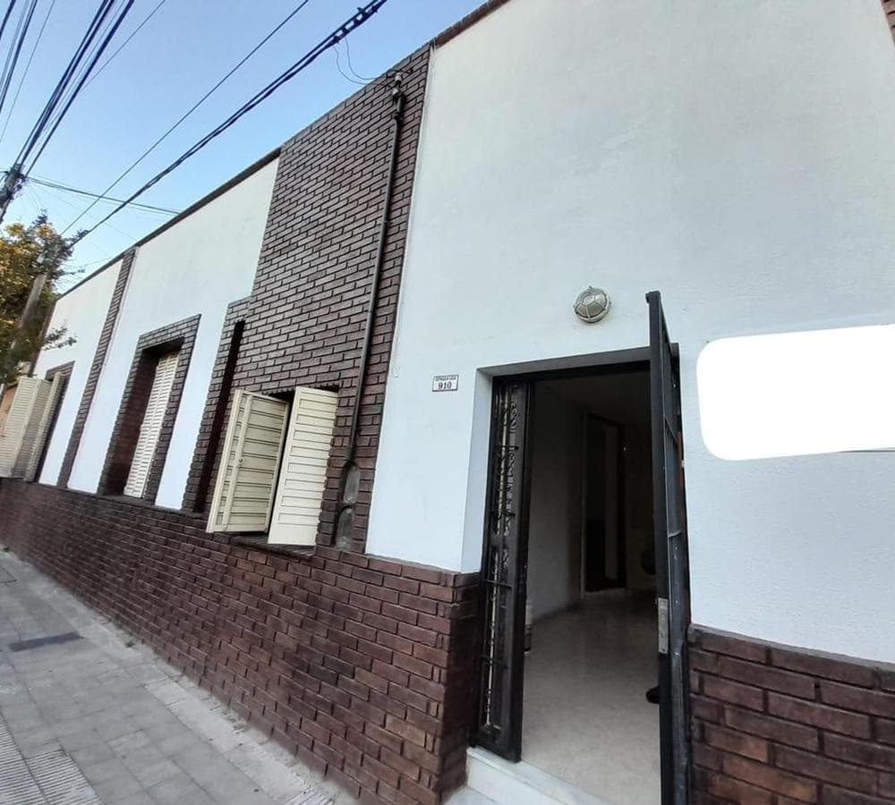 HOUSE FOR SALE IN THE PUEYRREDON NEIGHBORHOOD—3 BEDROOMS