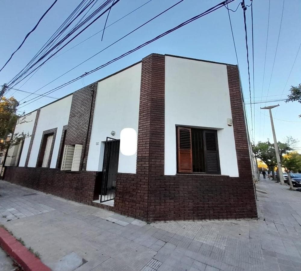 HOUSE FOR SALE IN THE PUEYRREDON NEIGHBORHOOD—3 BEDROOMS