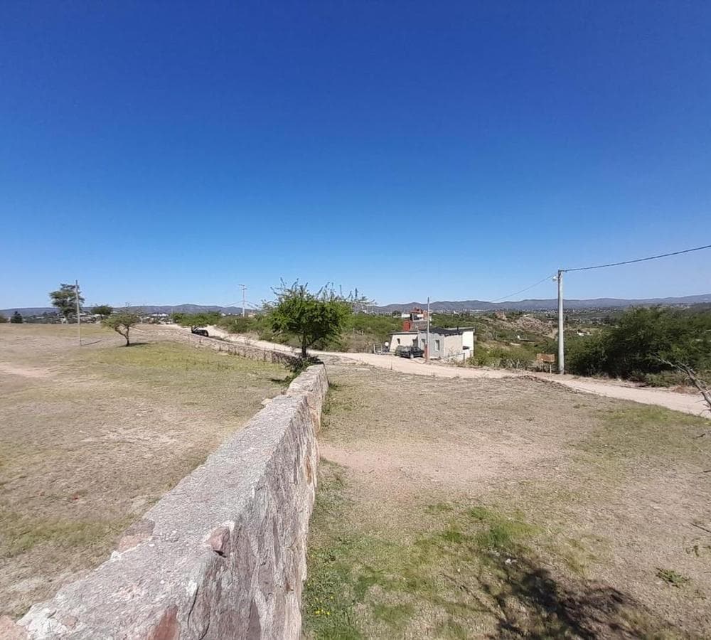FOR SALE: 1,100-METER LOT IN ESTANCIA VIEJA WITH DEED
