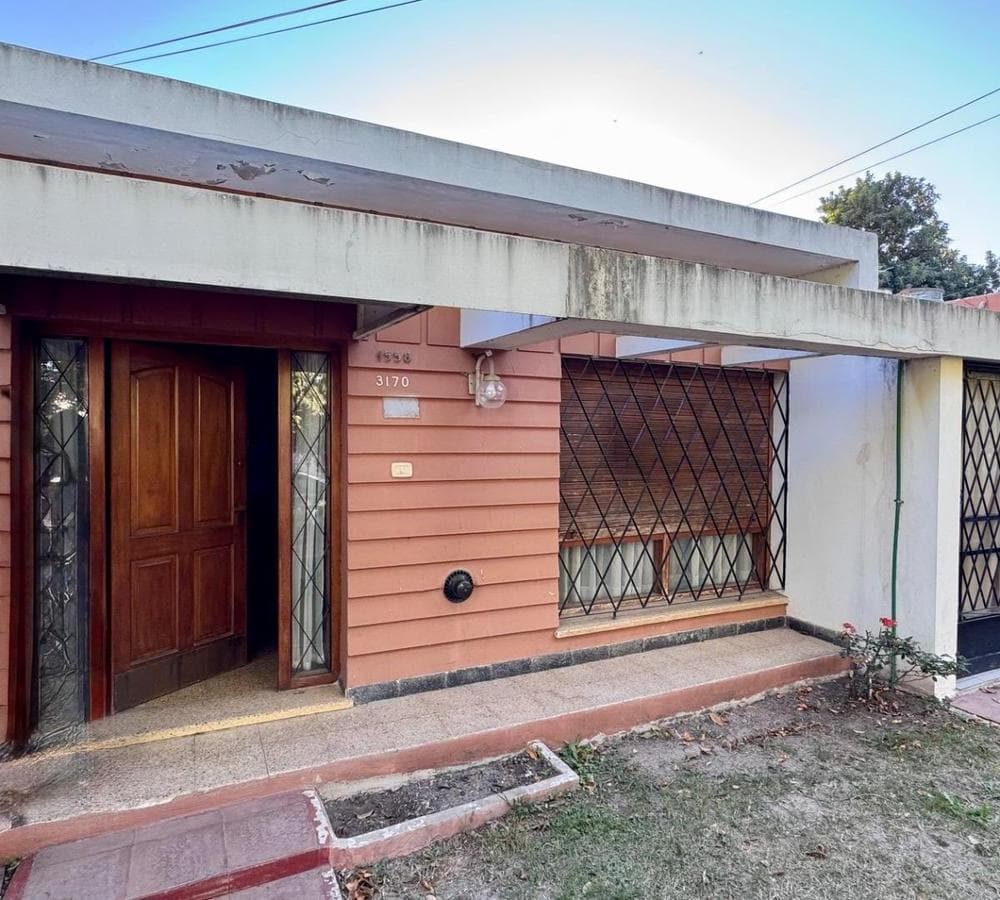 HOUSE FOR SALE IN THE JARDIN NEIGHBORHOOD