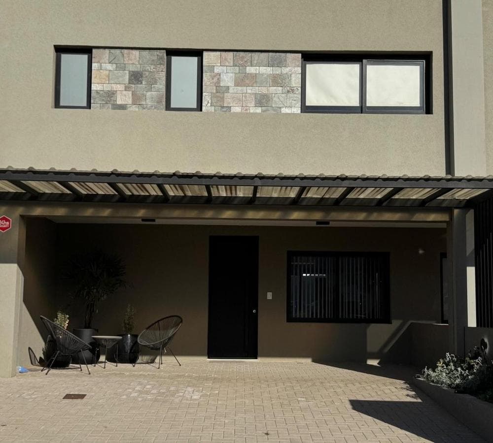 3-BEDROOM DUPLEX IN PRADOS DE MANANTIALES
