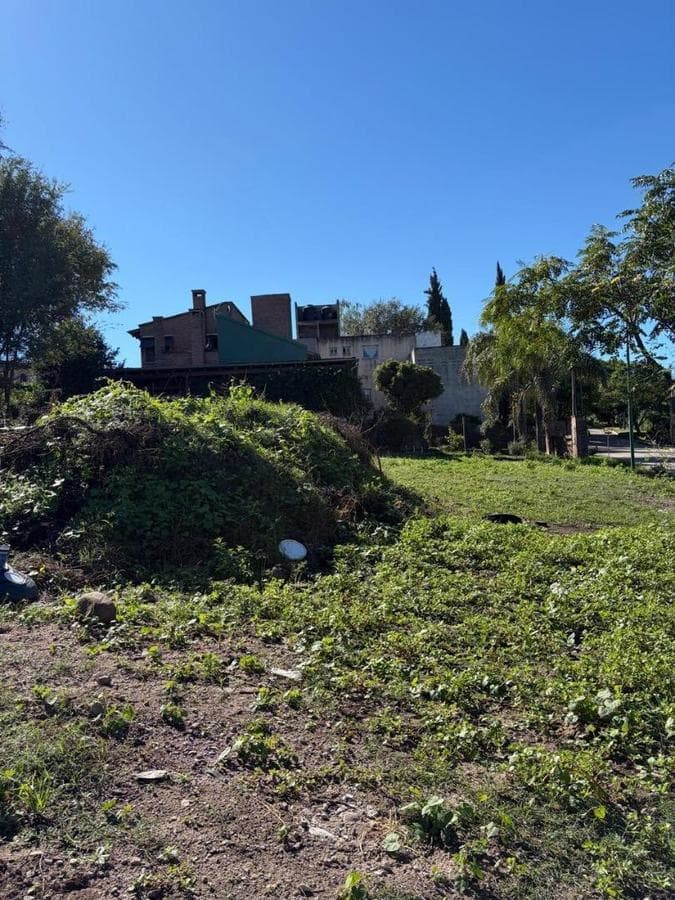 Corner Lot in Villa Allende, 720 Meters, Cumbres Neighborhood