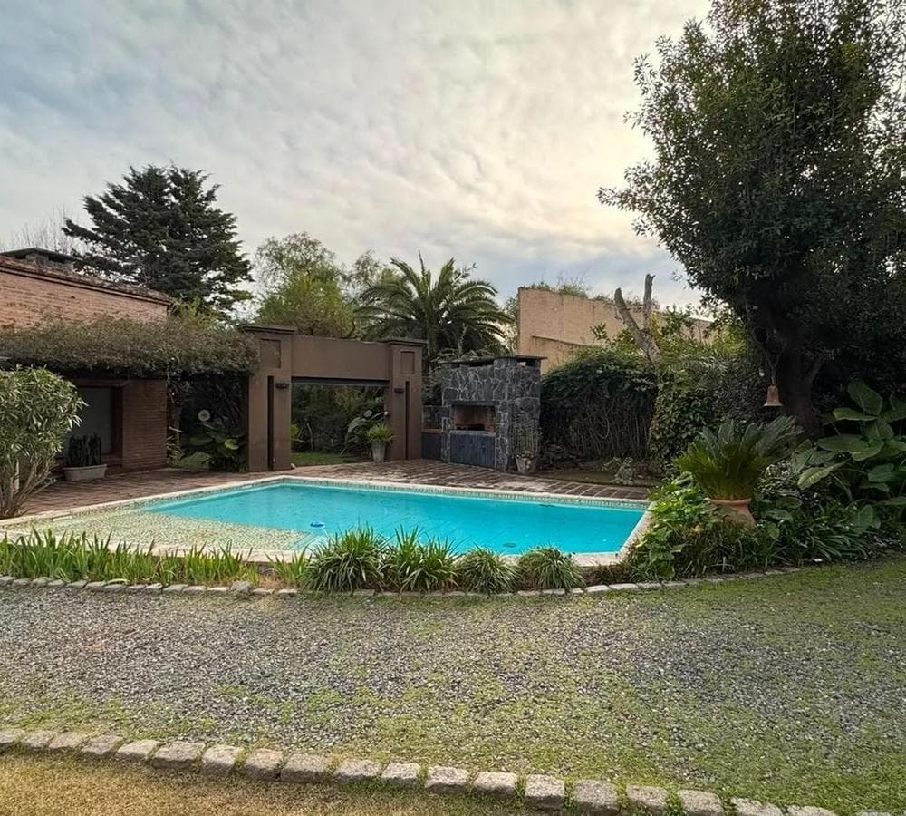 4-Bedroom House for Sale in Villa Allende Golf