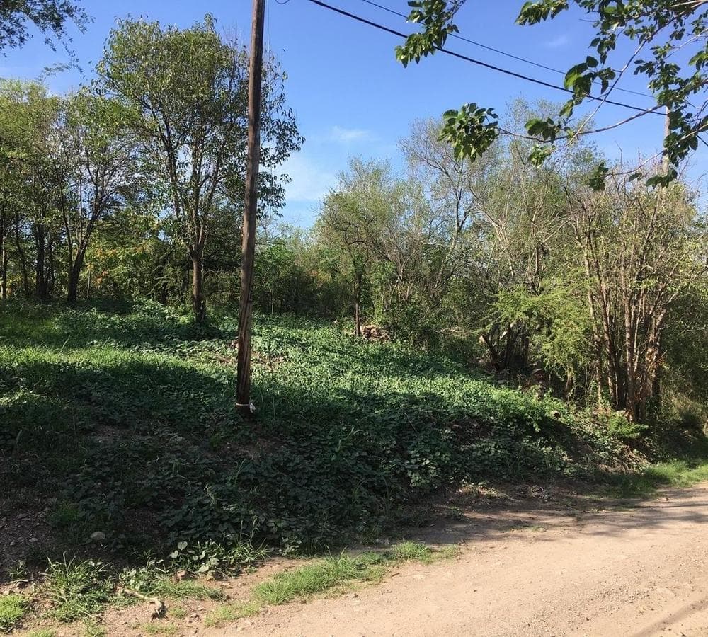 LAND FOR SALE IN RIO CEBALLOS, LA LUCINDA NEIGHBORHOOD—DEED INCLUDED