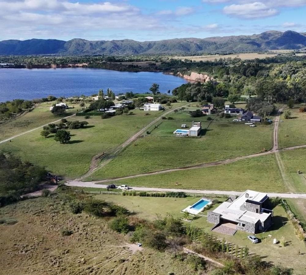 Corner Lot in the Punto Claro Neighborhood of Villa Silvestre, 1,000 m²