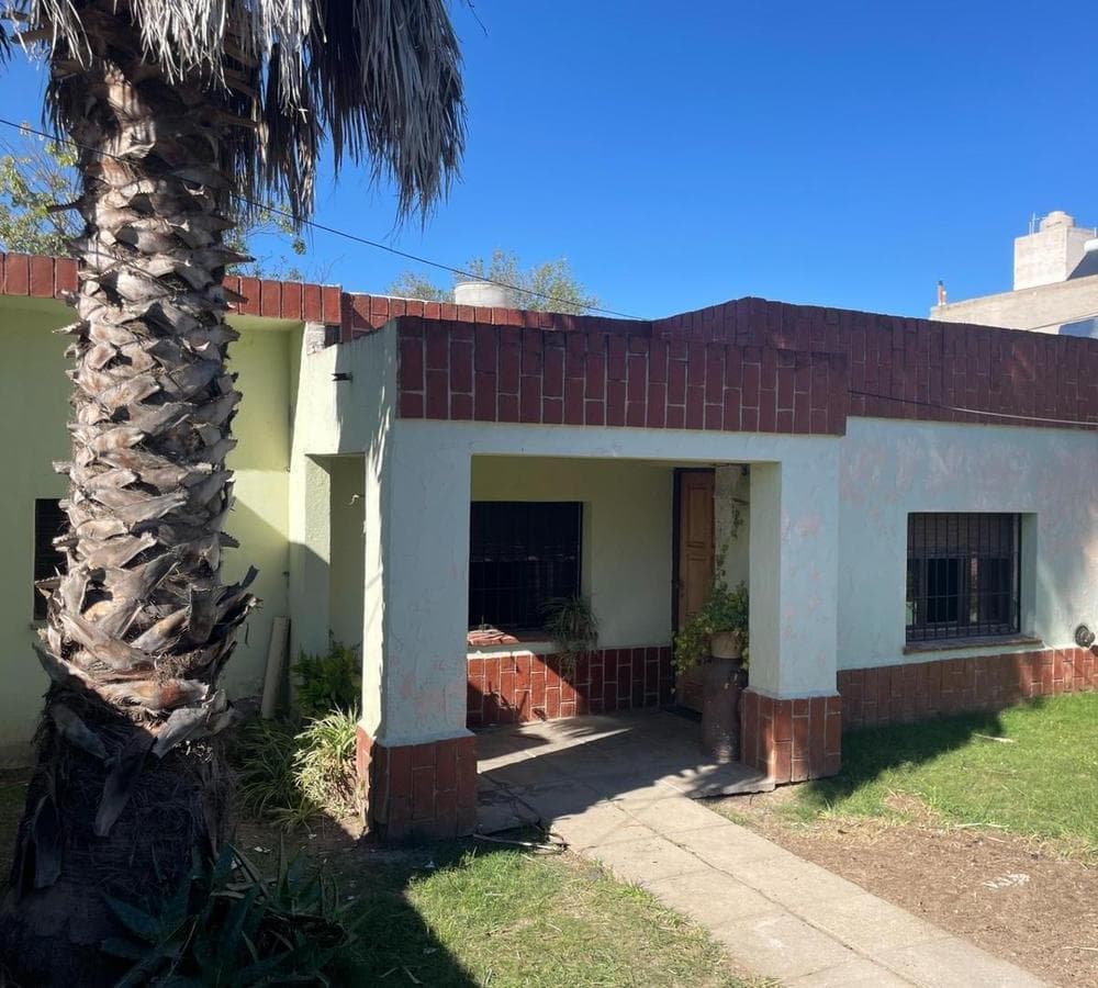 3-BEDROOM HOUSE + 2-BEDROOM APARTMENT | LOS BOULEVARES NEIGHBORHOOD