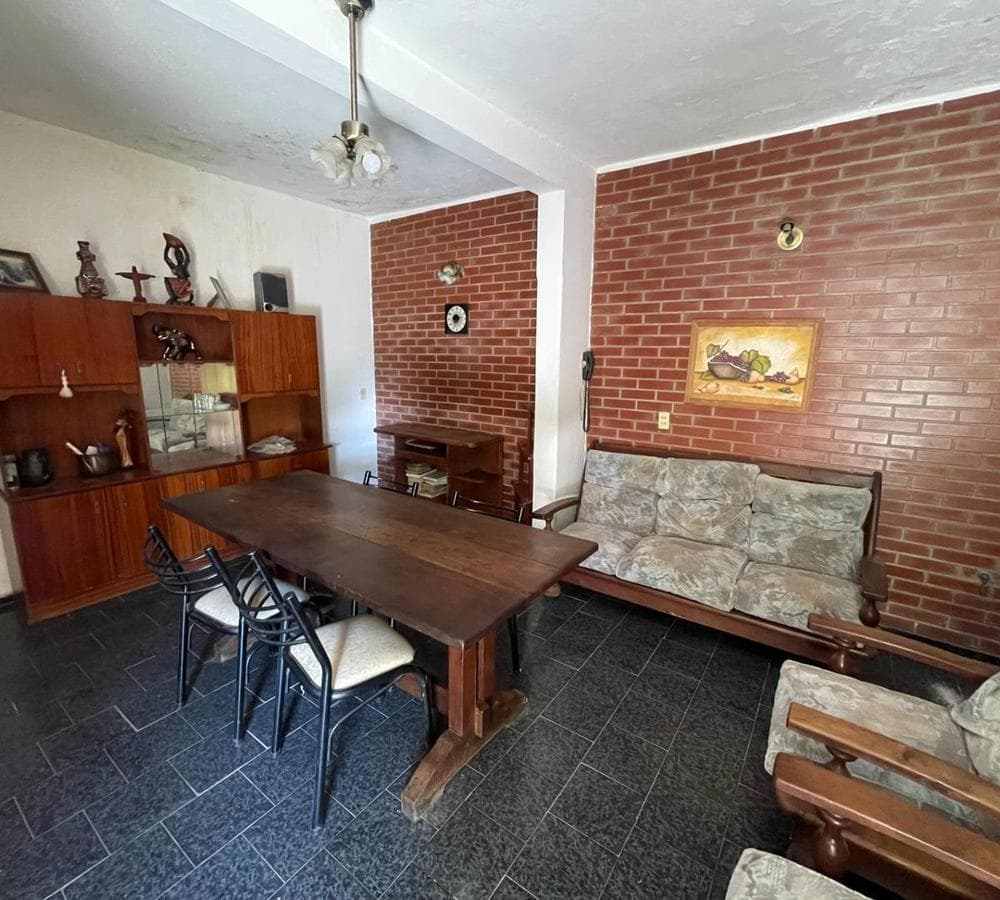 3-BEDROOM HOUSE + 2-BEDROOM APARTMENT | LOS BOULEVARES NEIGHBORHOOD