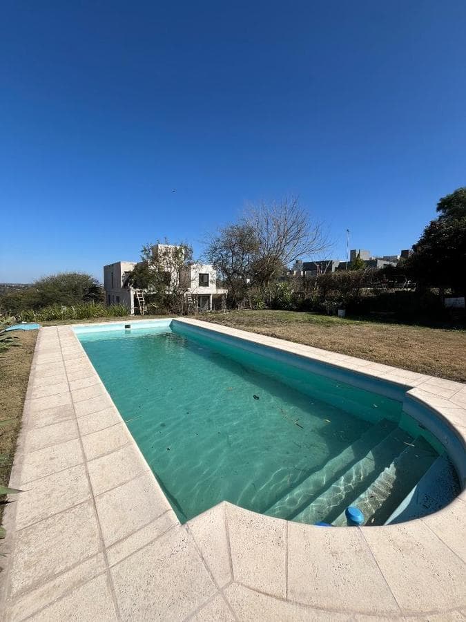 GATED COMMUNITY - CATEGORY 3 HOUSE WITH 3 BEDROOMS AND A SWIMMING POOL - VILLA ALLENDE
