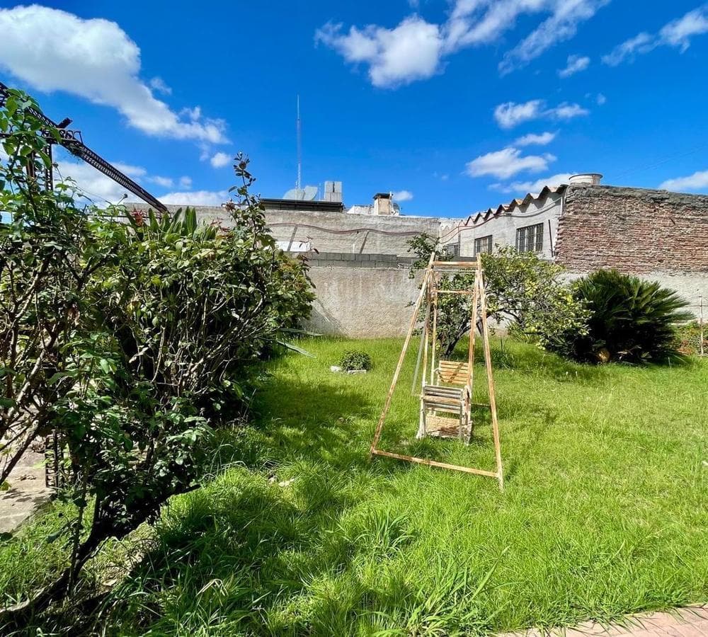 Corner House + Lot for Sale | Av. Patria – Pueyrredón Neighborhood