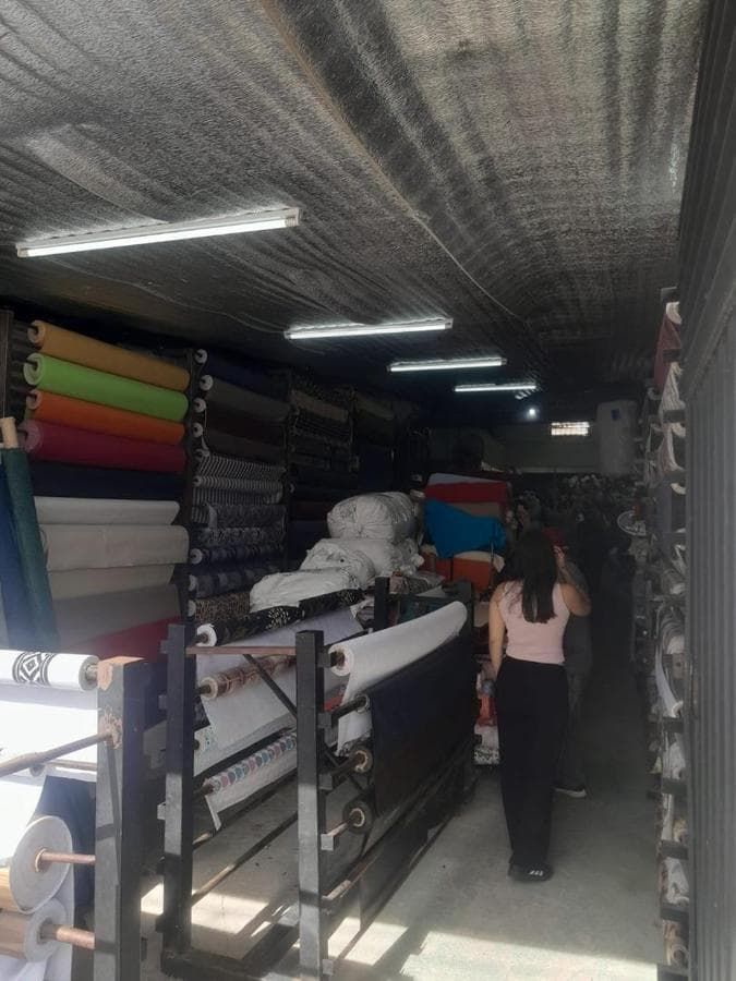 DELIVERY AND FINANCING: FOR SALE: SALON AND COMMERCIAL SPACE.