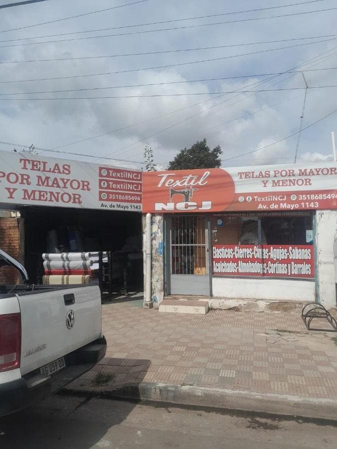 DELIVERY AND FINANCING: FOR SALE: SALON AND COMMERCIAL SPACE.