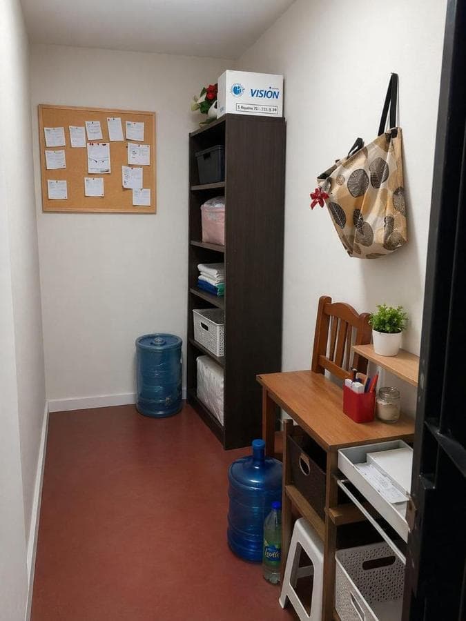 DELIVERY AND FINANCING: FOR SALE: SALON AND COMMERCIAL SPACE.