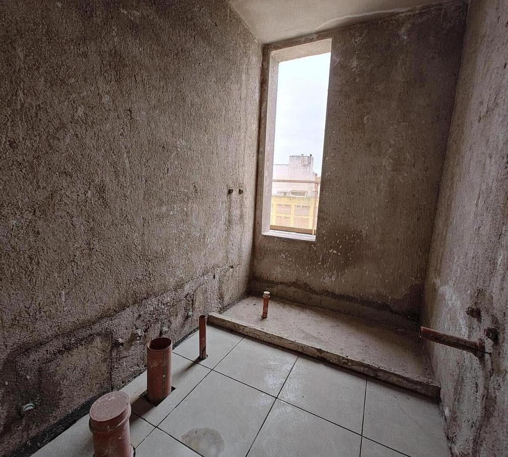 FOR SALE: 1-BEDROOM APARTMENT WITH SPACIOUS TERRACE IN A HIGH-END BUILDING