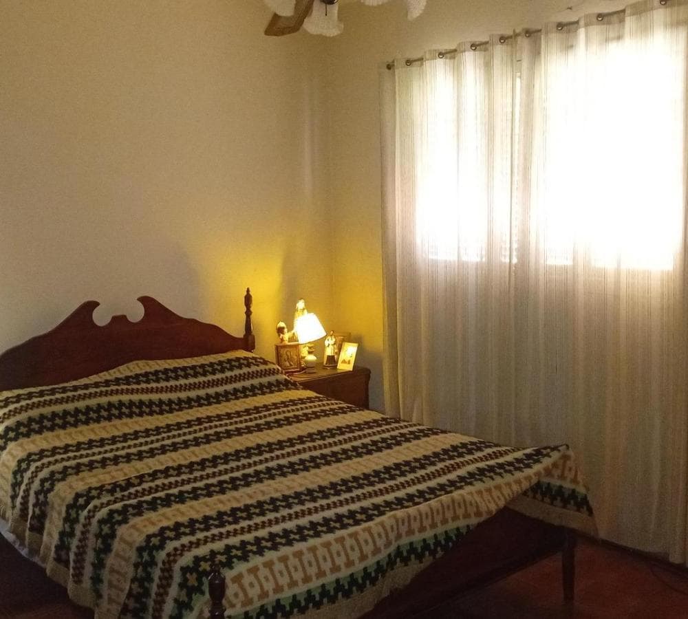 HOUSE FOR SALE IN THE COLON NEIGHBORHOOD—INVESTMENT OPPORTUNITY