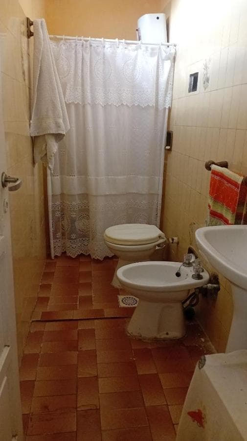 HOUSE FOR SALE IN THE COLON NEIGHBORHOOD—INVESTMENT OPPORTUNITY