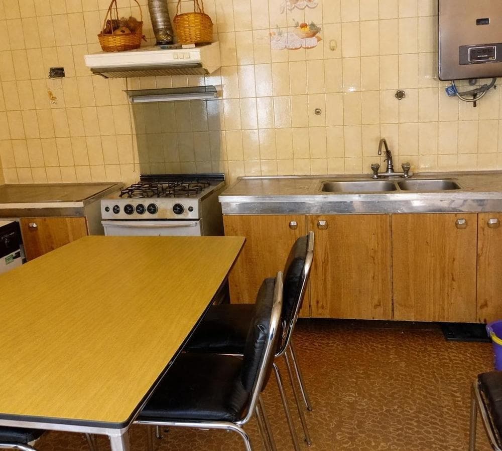 HOUSE FOR SALE IN THE COLON NEIGHBORHOOD—INVESTMENT OPPORTUNITY