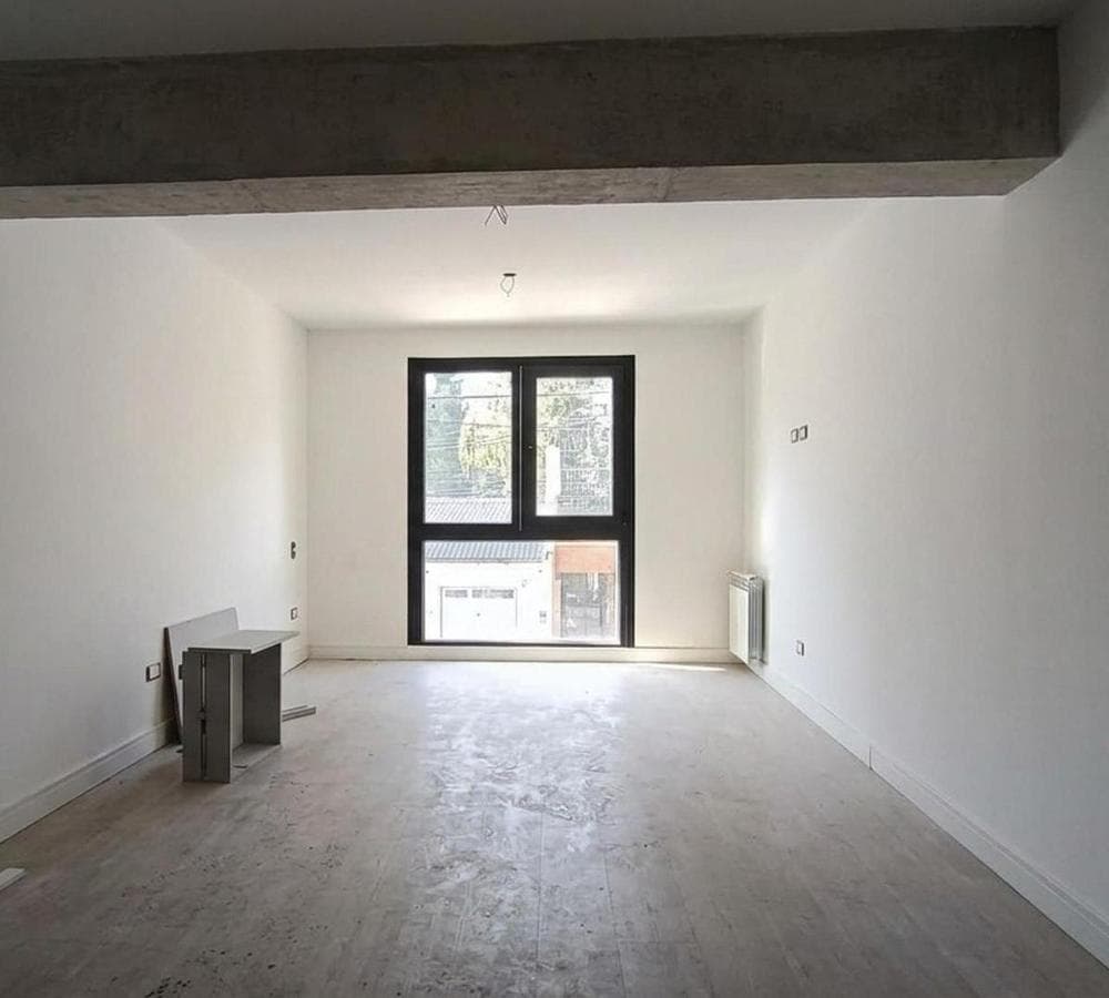 Studio apartment facing the street | No balcony