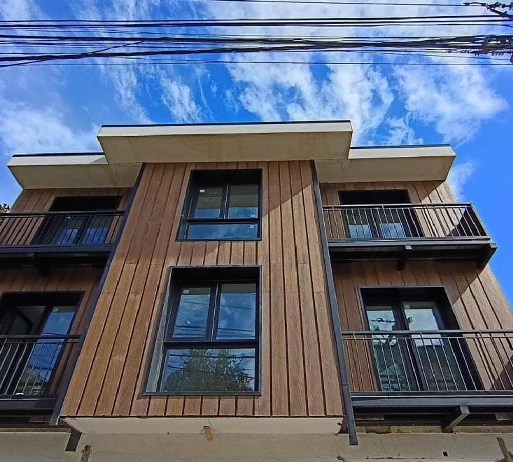 Studio apartment with a patio | Back-facing