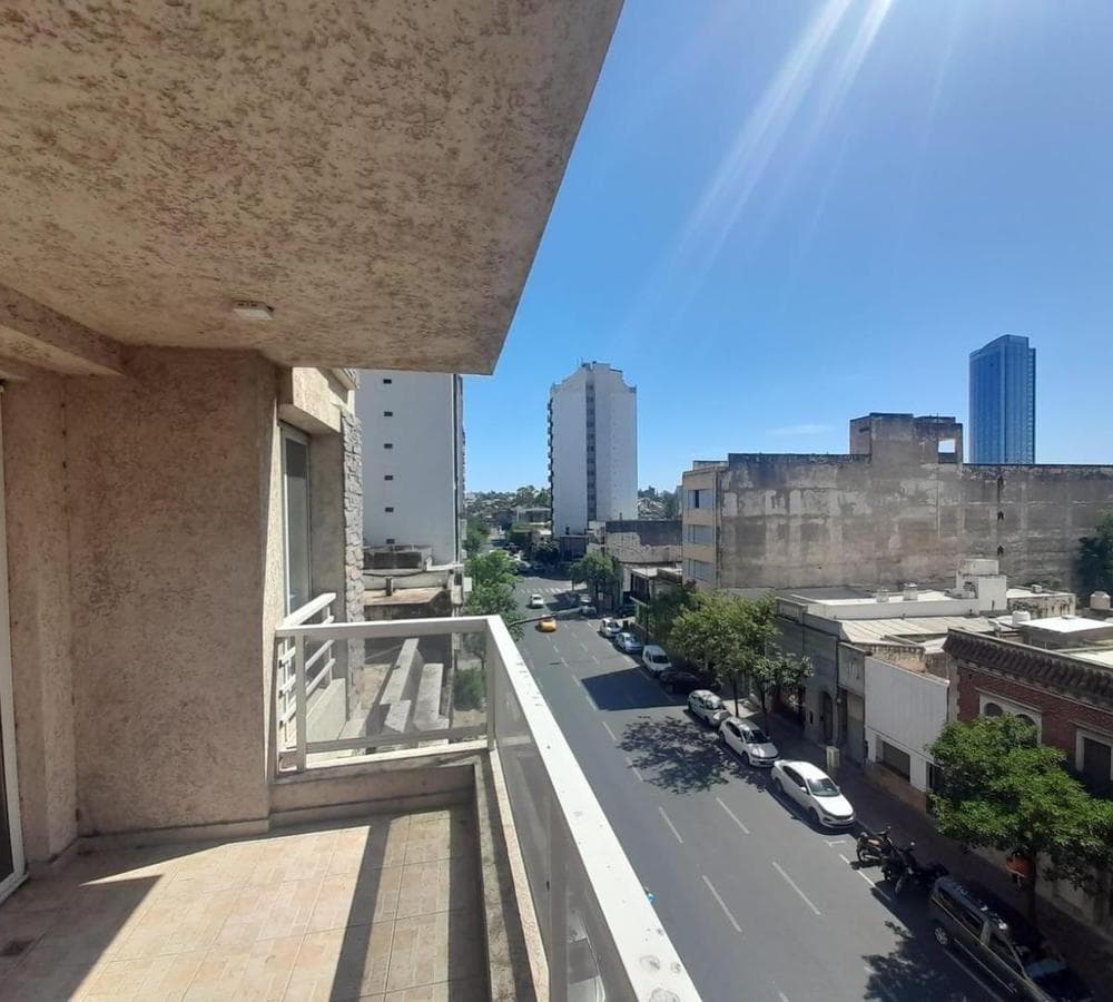 EXECUTIVE OFFICE JUST A FEW METERS FROM PLAZA COLON