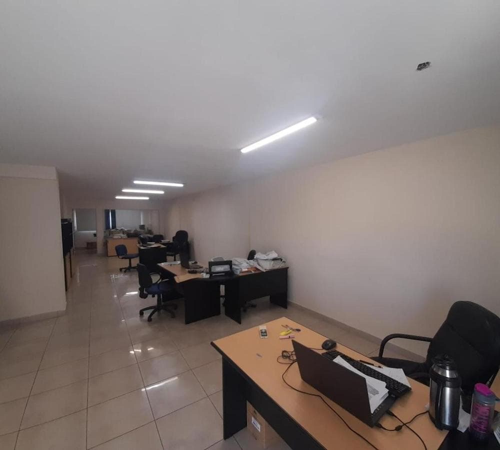 EXECUTIVE OFFICE JUST A FEW METERS FROM PLAZA COLON