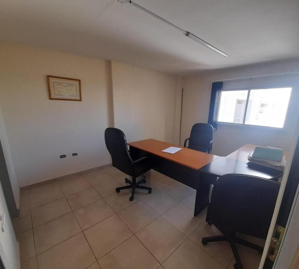 EXECUTIVE OFFICE JUST A FEW METERS FROM PLAZA COLON